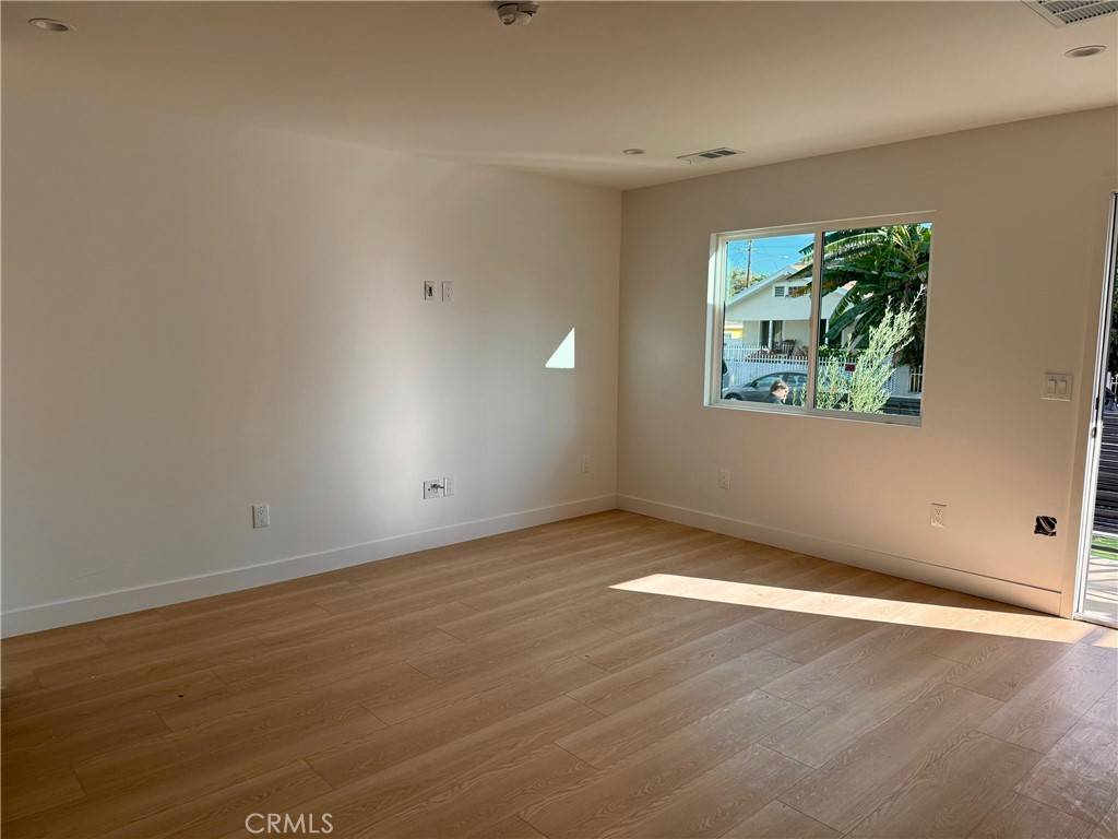 Los Angeles, CA 90002,1217 E 100th