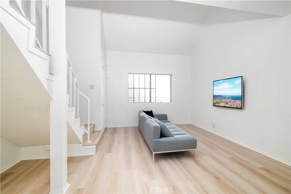 Long Beach, CA 90802,730 W 4th ST #413