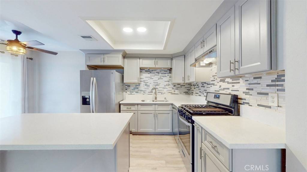 Azusa, CA 91702,872 W Sierra Madre