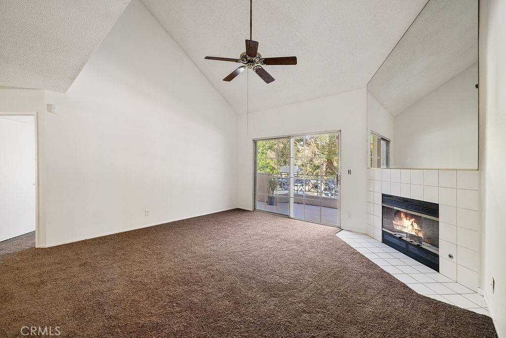 Valencia, CA 91355,23807 Del Monte Drive #124