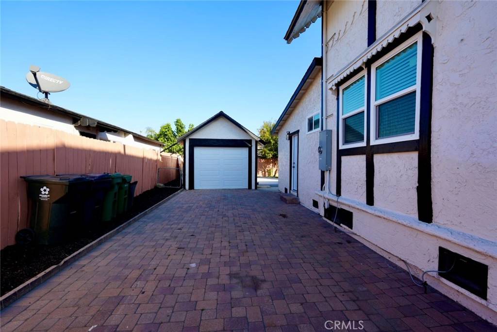 Compton, CA 90220,125 E Alondra