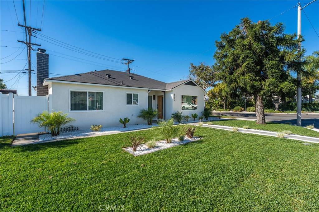 Downey, CA 90242,8502 Comolette