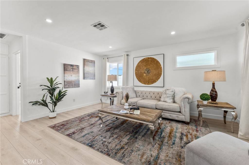 Downey, CA 90242,8502 Comolette