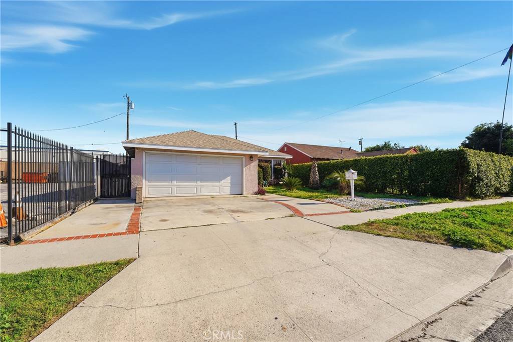 Lynwood, CA 90262,12318 Halo