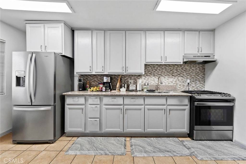 Long Beach, CA 90810,3325 Santa Fe #120