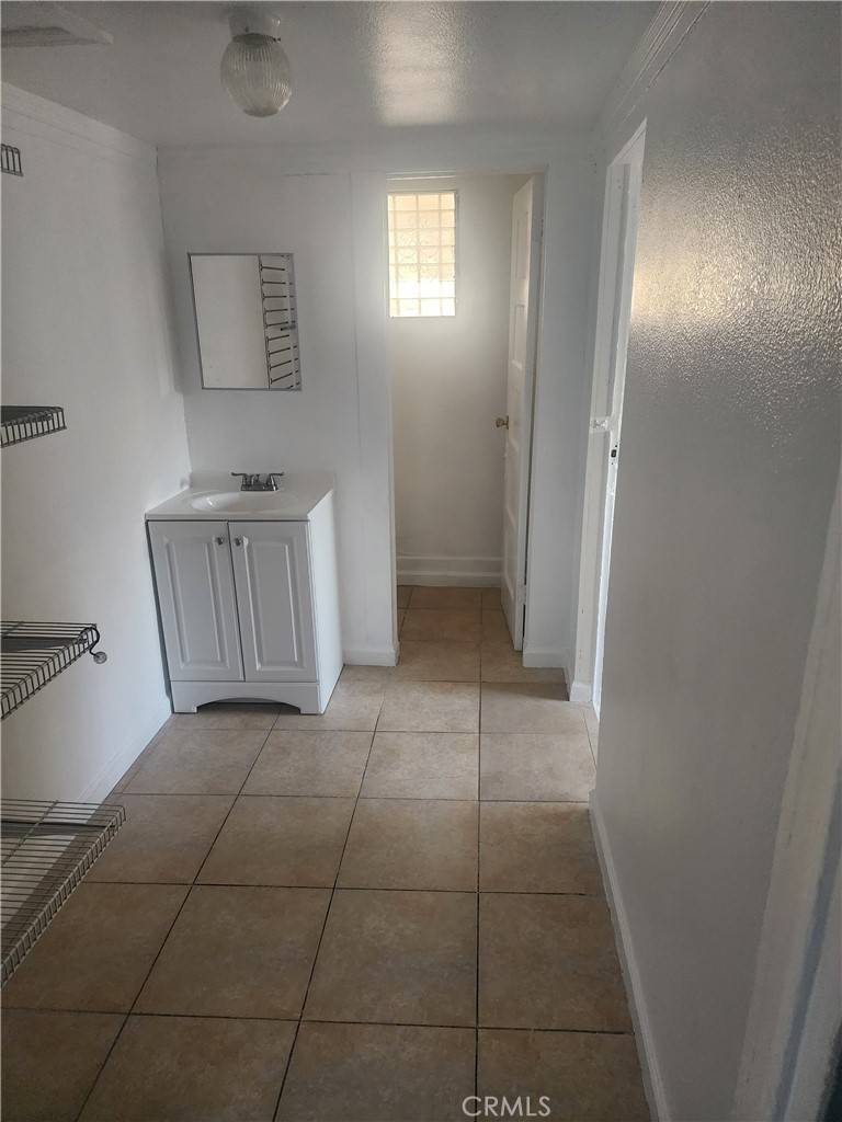 Los Angeles, CA 90011,1470 E 42nd