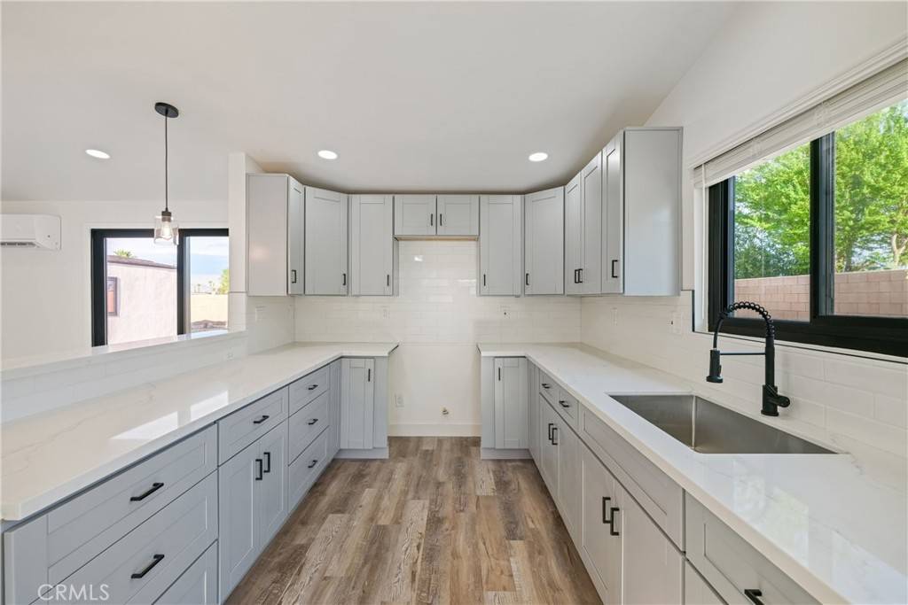 Palm Springs, CA 92262,717 W Gateway