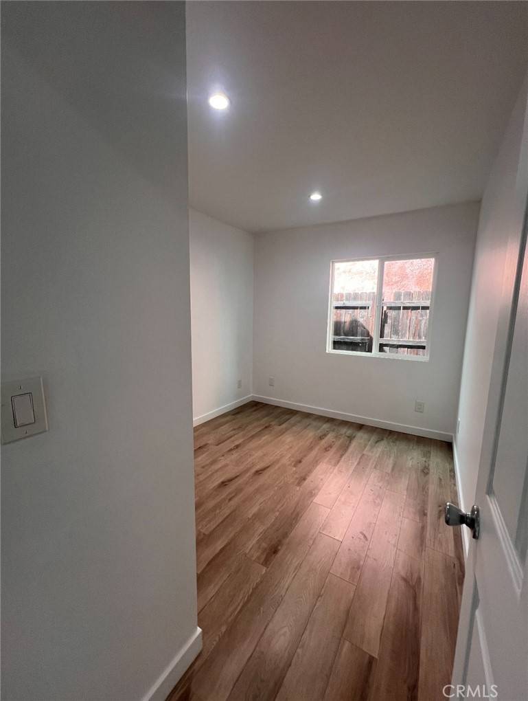 Los Angeles, CA 90011,1207 E 23rd ST #1/2