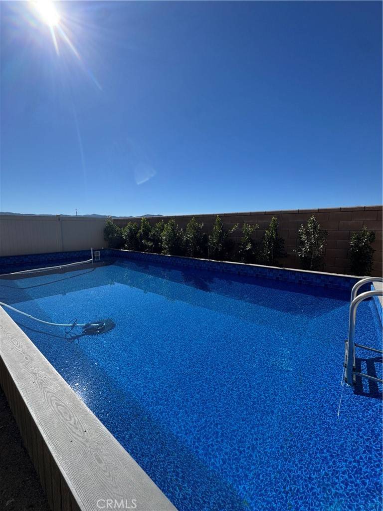 Lake Elsinore, CA 92532,19553 Hanging Rock Road