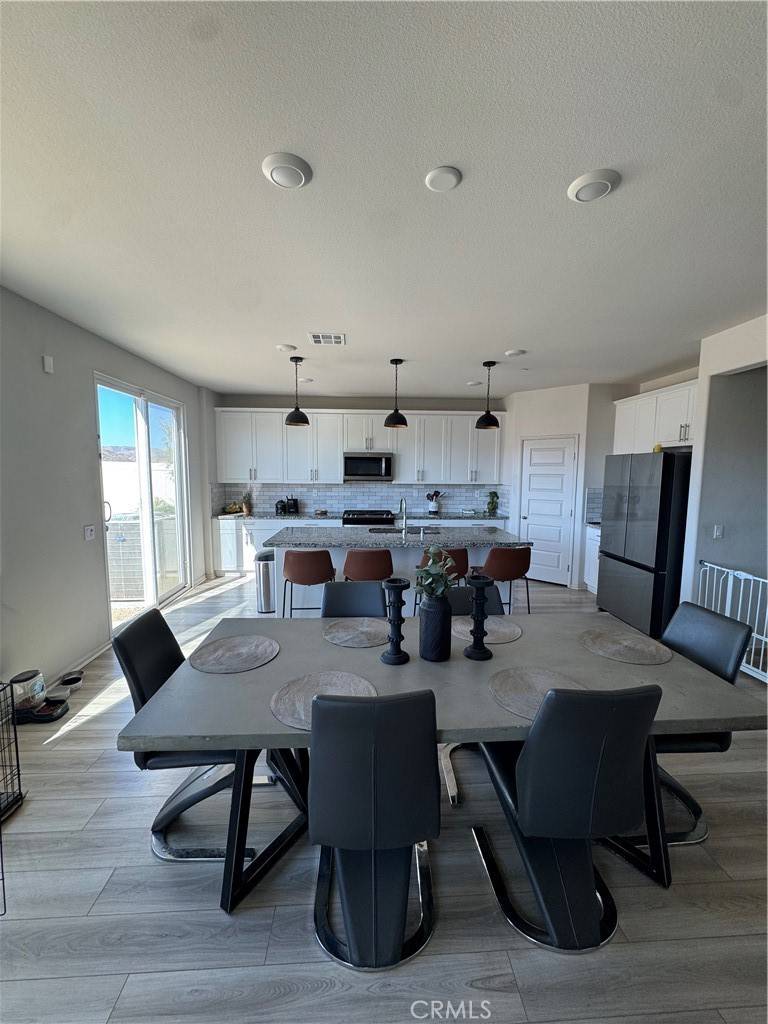 Lake Elsinore, CA 92532,19553 Hanging Rock Road