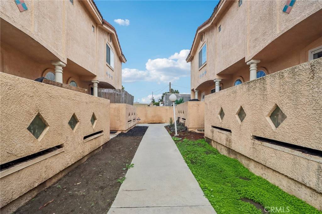 Paramount, CA 90723,15928 Hunsaker #7