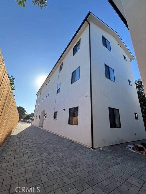 Los Angeles, CA 90011,1217 E 22nd St ST