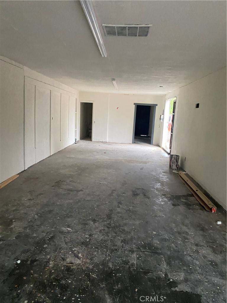 Compton, CA 90221,603 S Long Beach