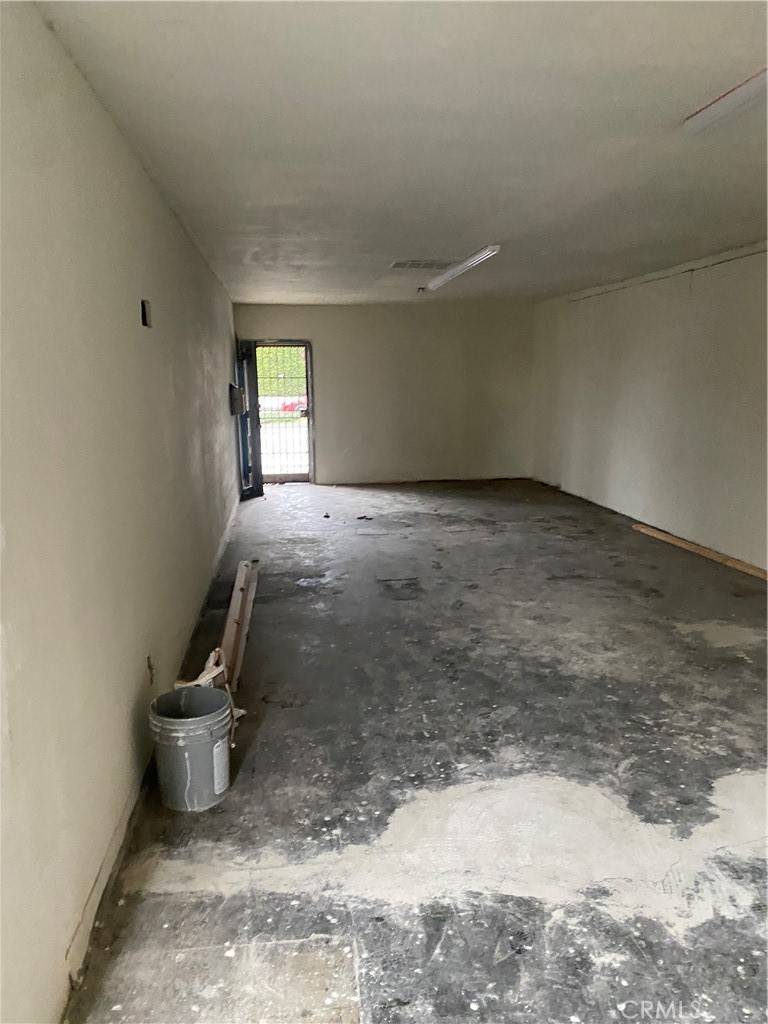 Compton, CA 90221,603 S Long Beach