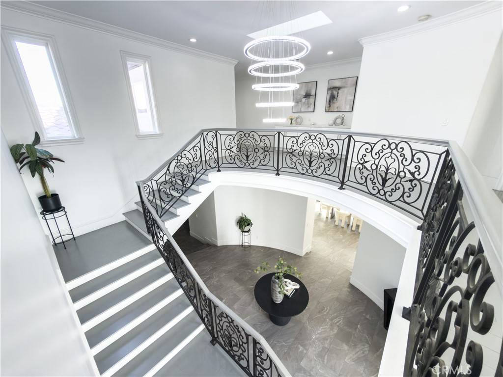 Downey, CA 90240,9069 Gallatin