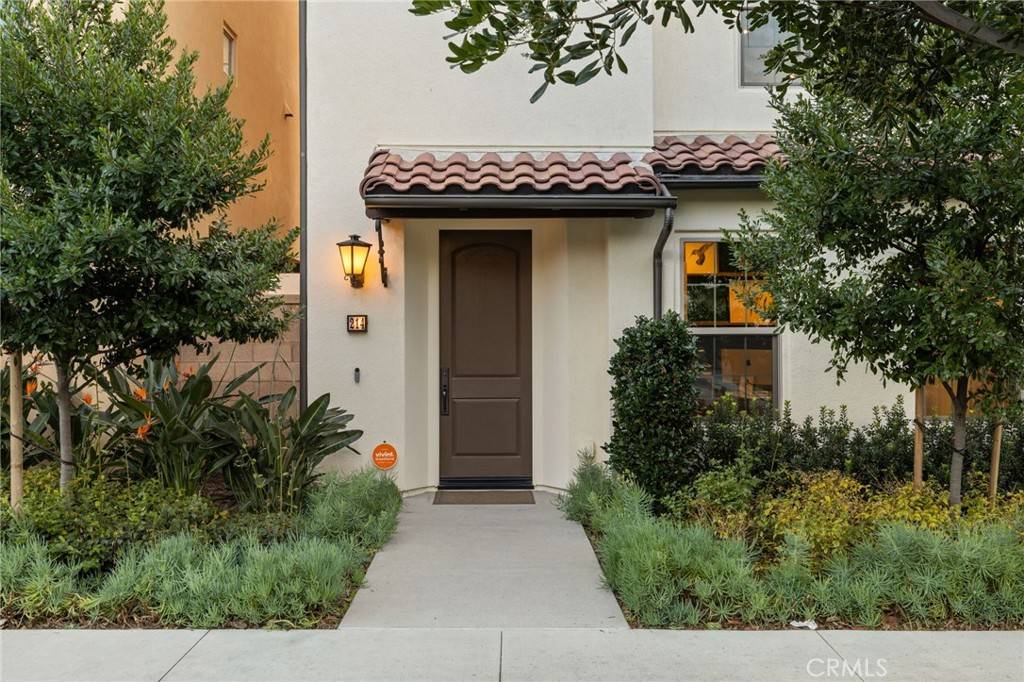 Irvine, CA 92618,214 Elkhorn