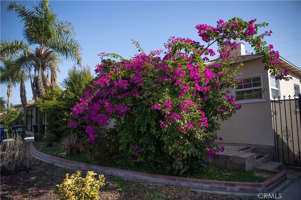 South Gate, CA 91355,9726 Kauffman AVE