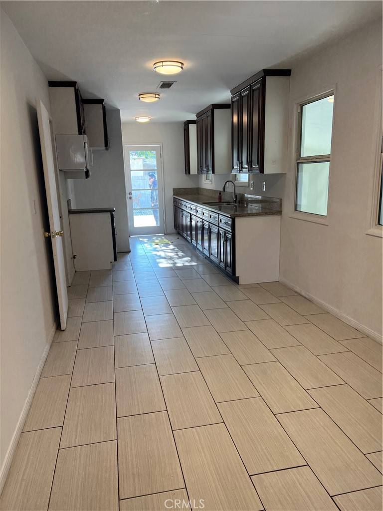 Downey, CA 90242,8564 Cole