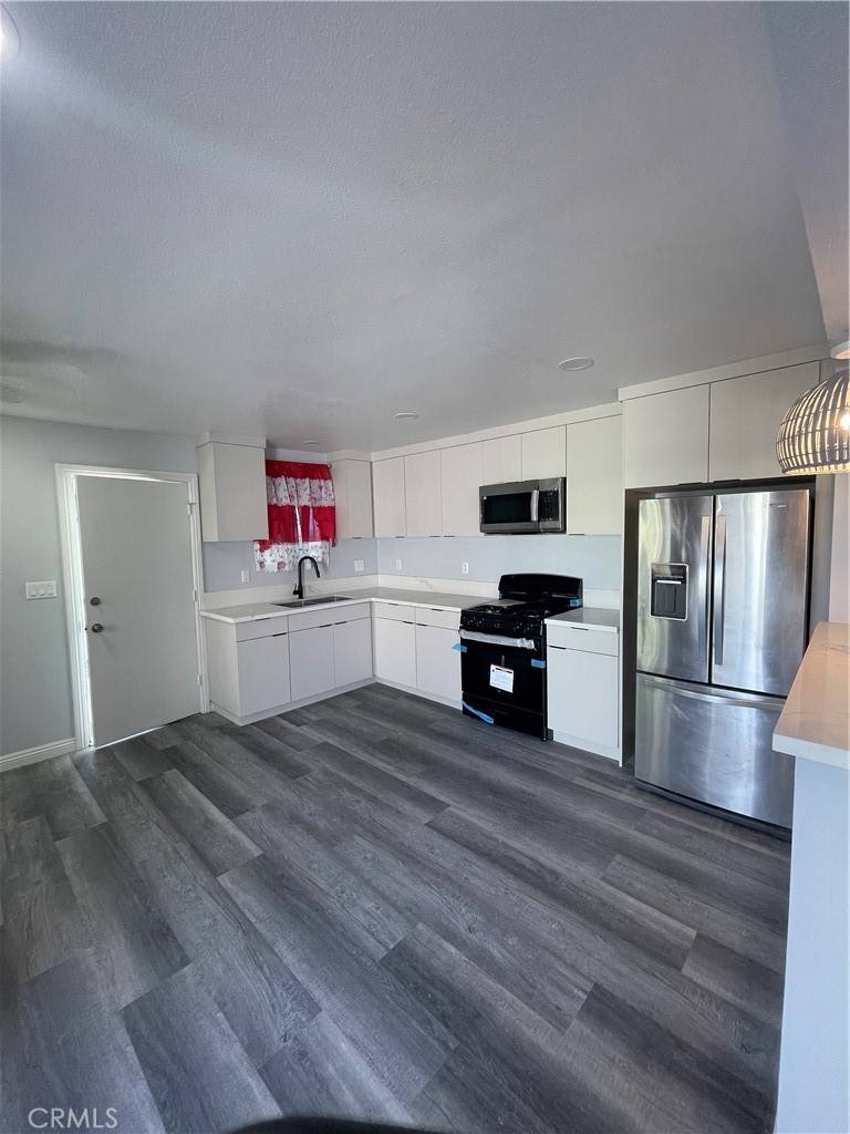 Hawthorne, CA 90250,3334 W 139th