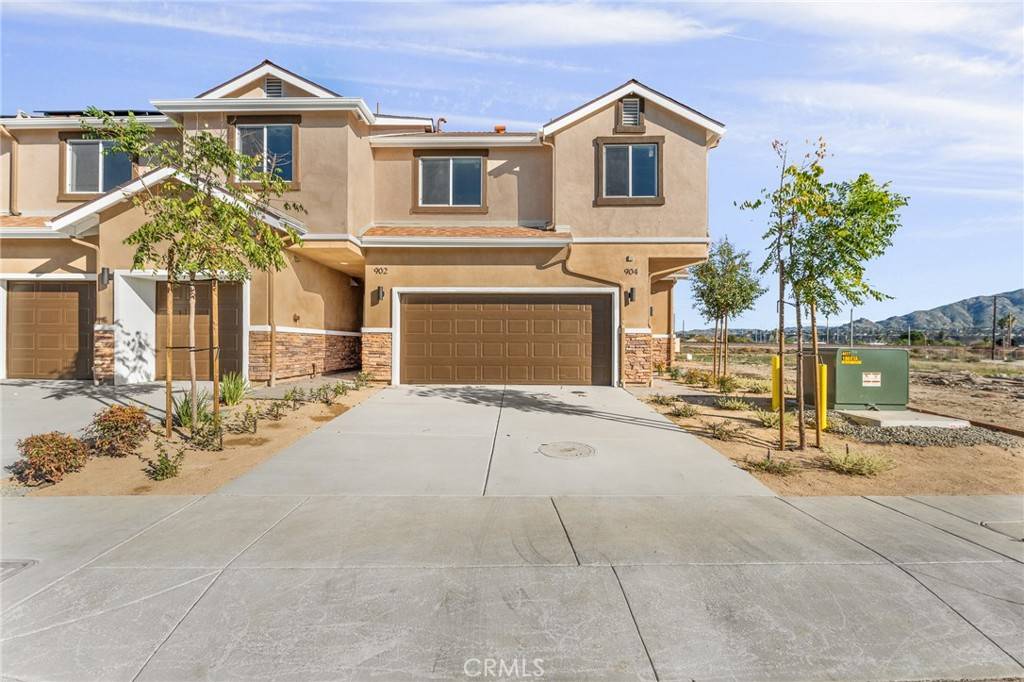 Colton, CA 92324,904 Hert St