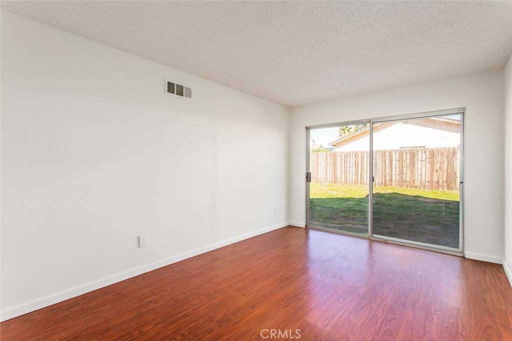 Rialto, CA 92376,932 N Beechwood AVE