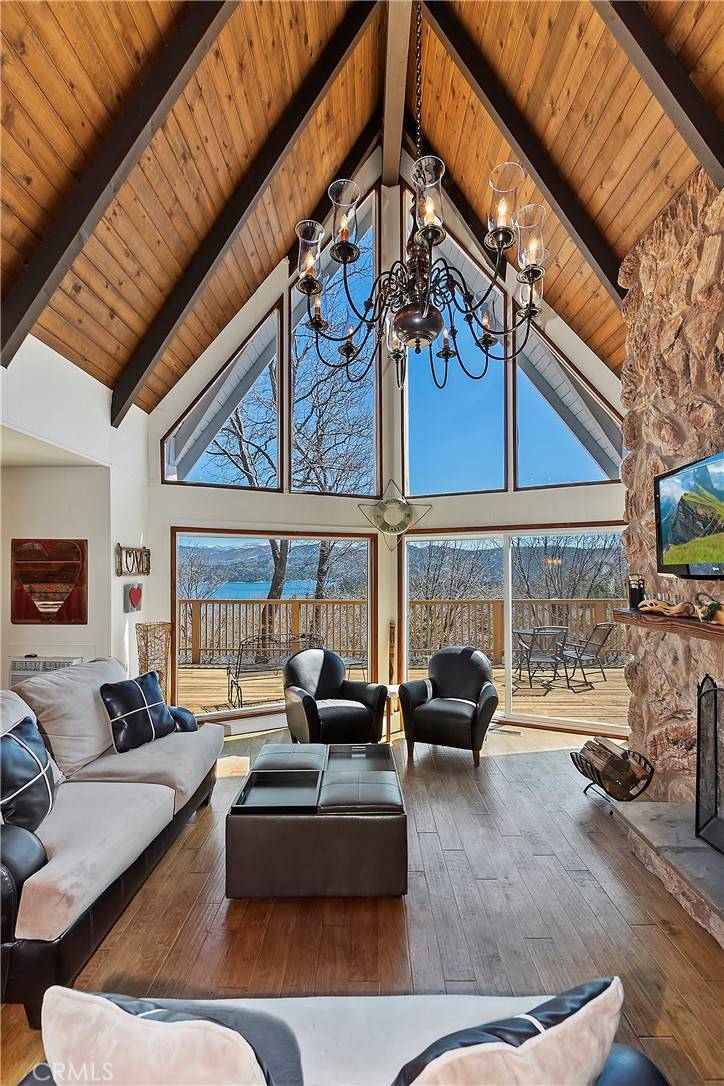 Lake Arrowhead, CA 92352,997 Nadelhorn DR