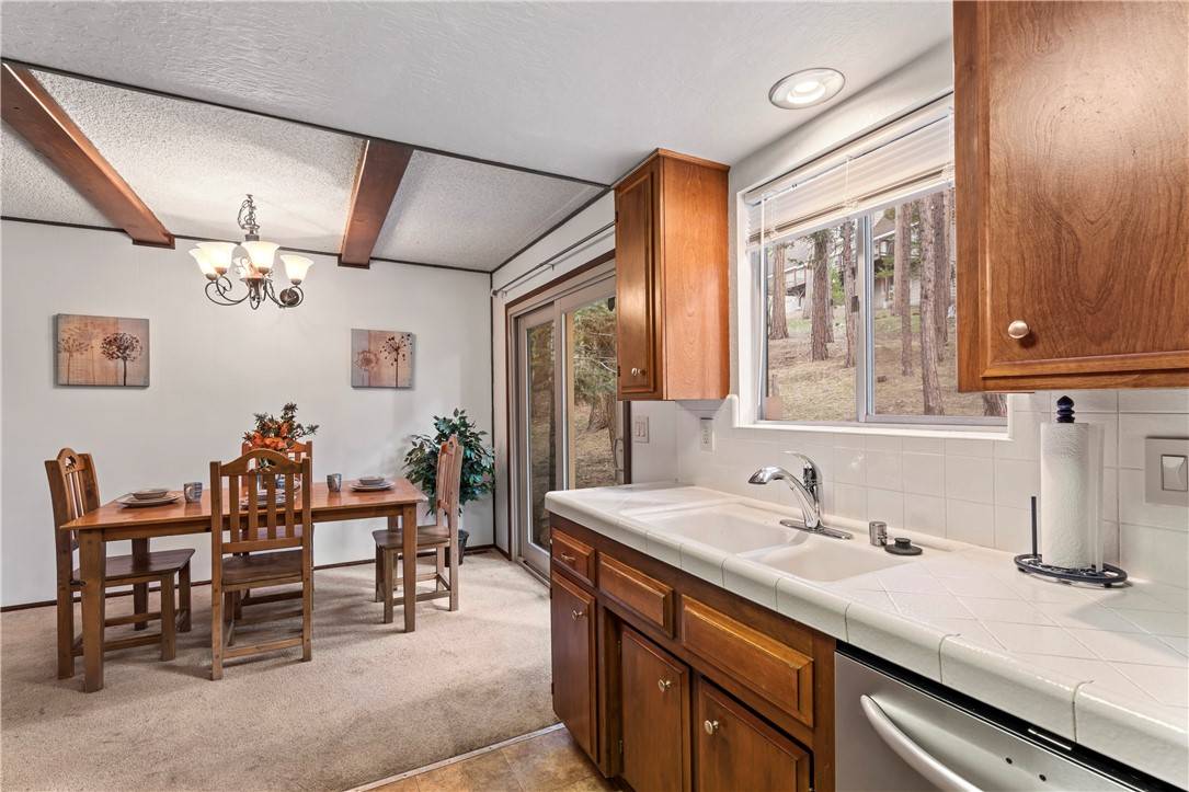 Lake Arrowhead, CA 92352,27121 Peninsula DR