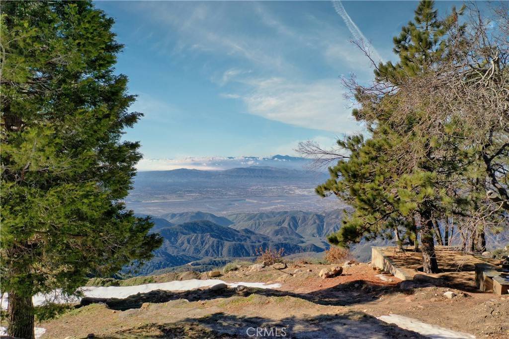Running Springs, CA 92382,32395 Hillhaven RD