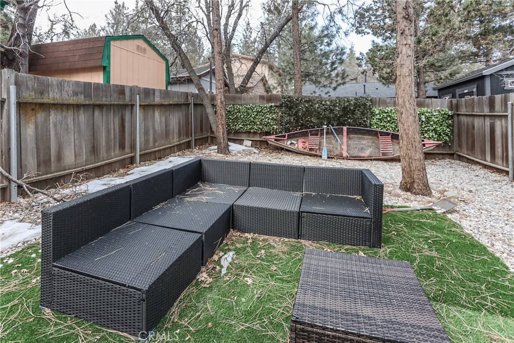 Sugarloaf, CA 92386,742 Wabash LN