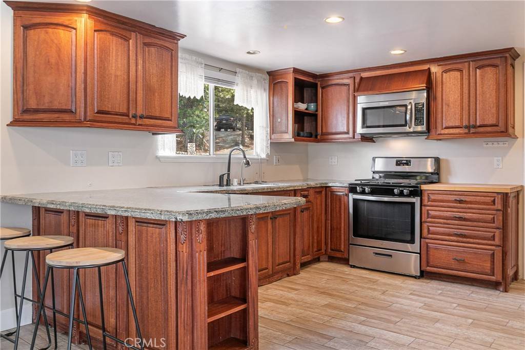 Lake Arrowhead, CA 92352,28252 Bern LN
