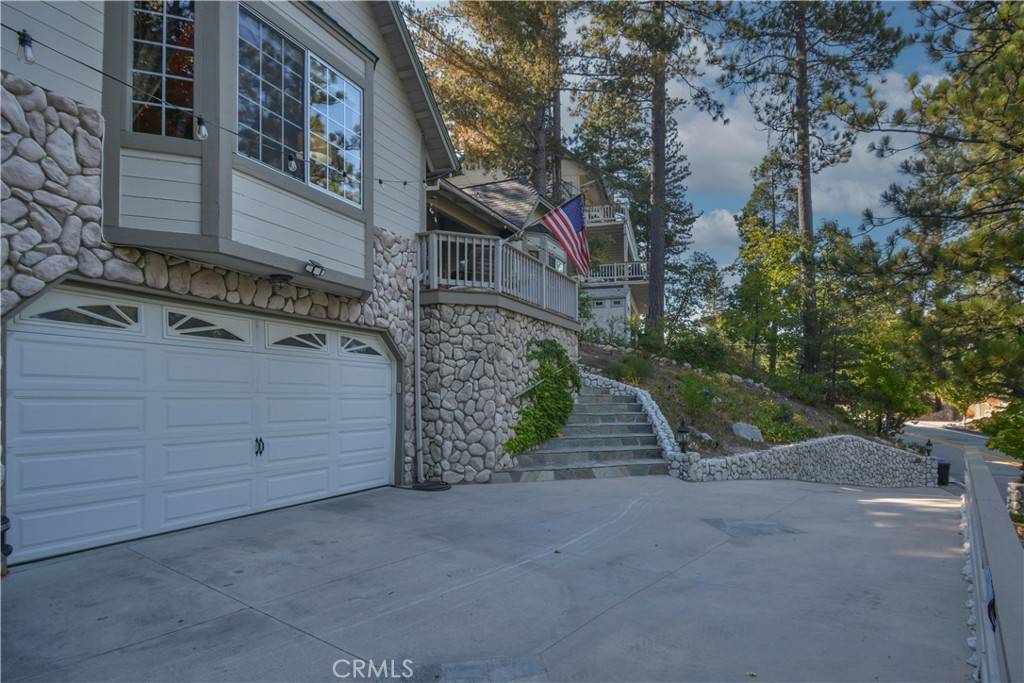Lake Arrowhead, CA 92352,196 N Fairway DR