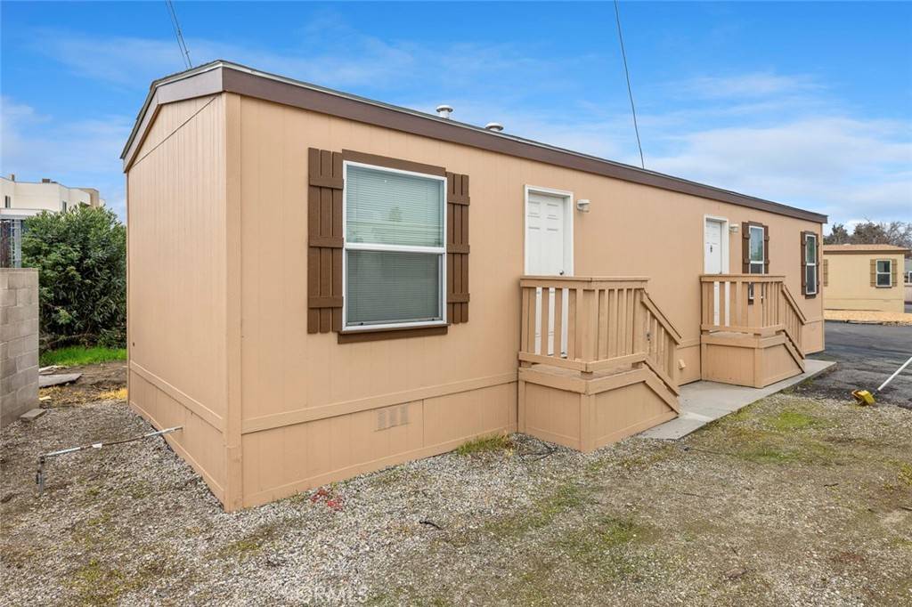 Fresno, CA 93728,1719 W Olive #33