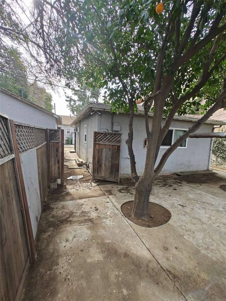 Van Nuys, CA 91405,14541 Hart ST