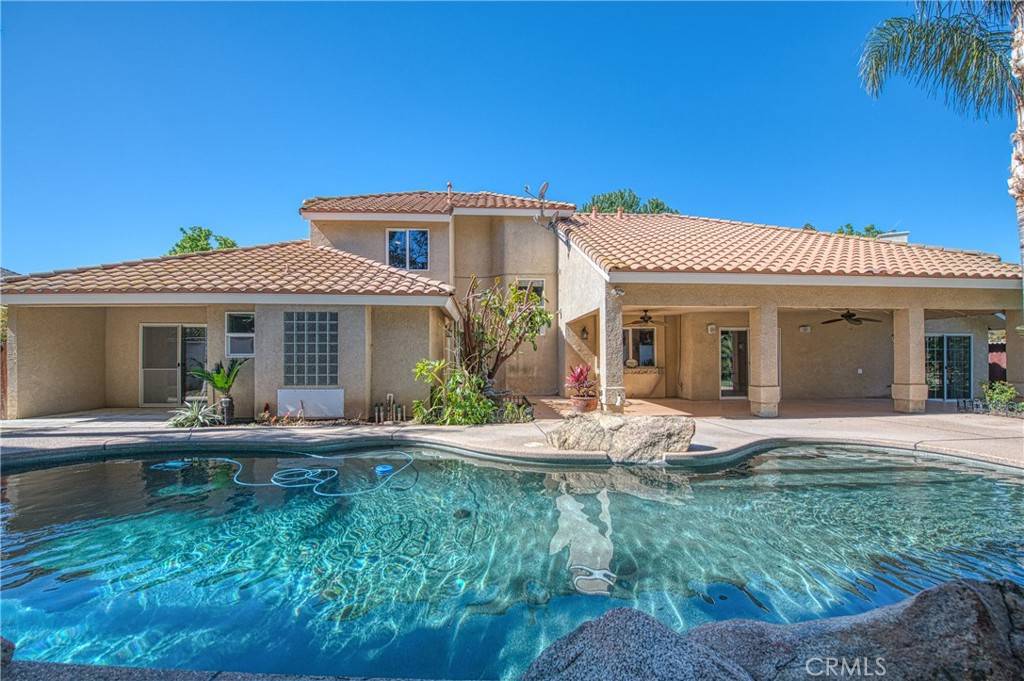 Clovis, CA 93611,987 N Rogers AVE