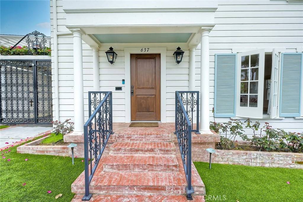 La Jolla, CA 92037,637 Arenas St.