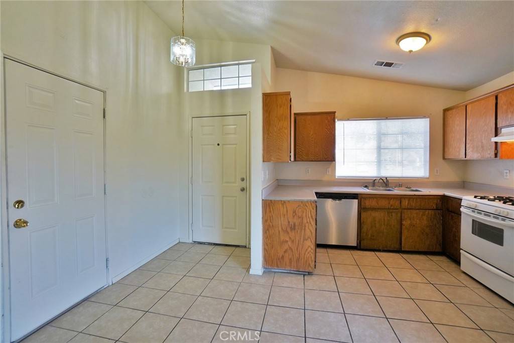 Hanford, CA 93230,1033 Kimball CT