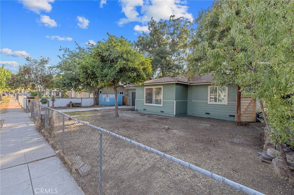 Fresno, CA 93725,2452 S Holloway AVE