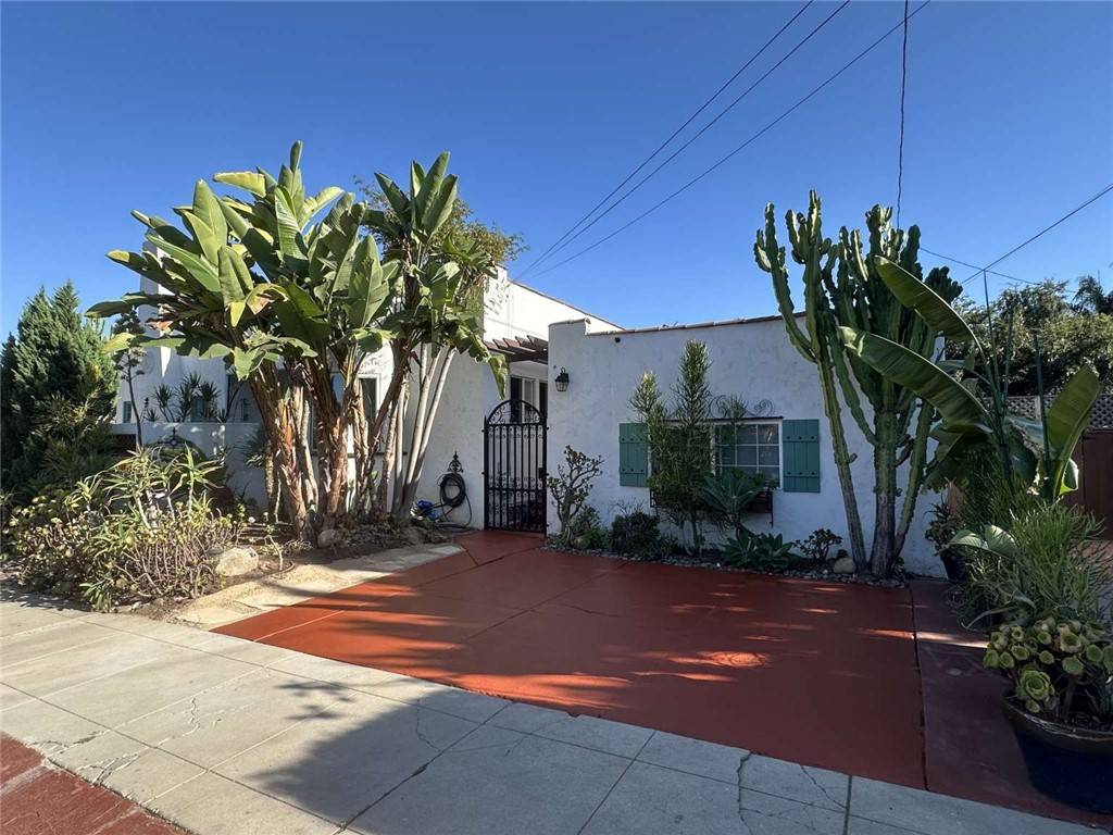 San Diego, CA 92116,4596 Vista ST