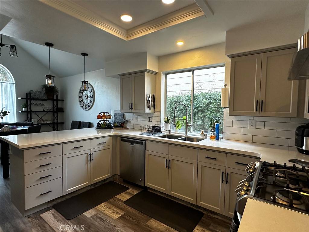 Fresno, CA 93720,2369 E Minarets