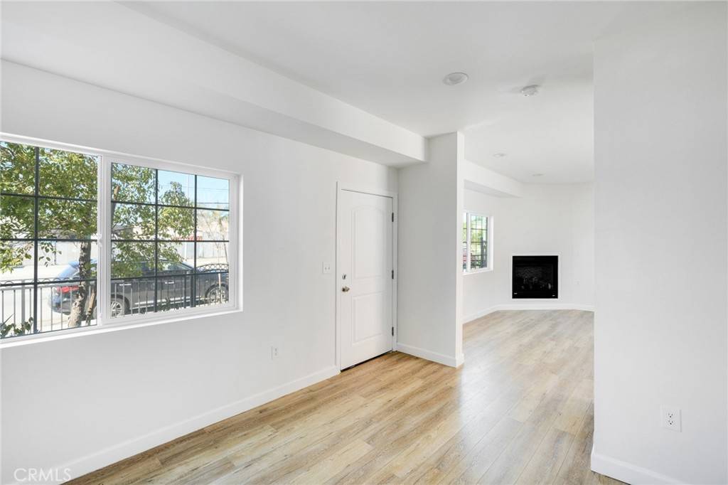 Sun Valley, CA 91352,9330 Sunland BLVD #4