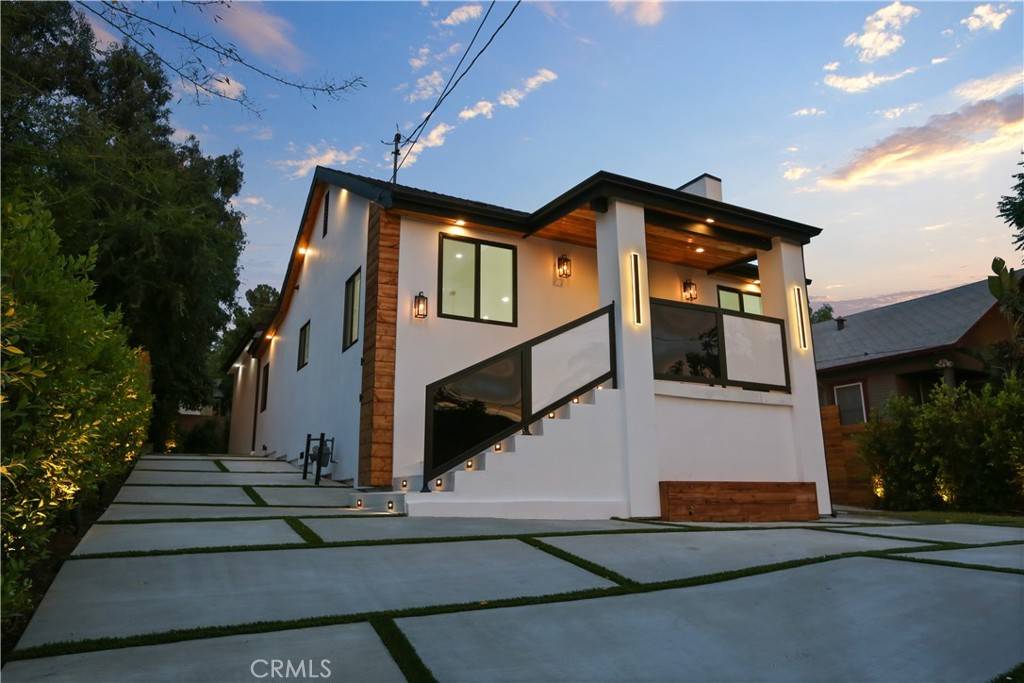 Tujunga, CA 91042,10530 Pinewood AVE