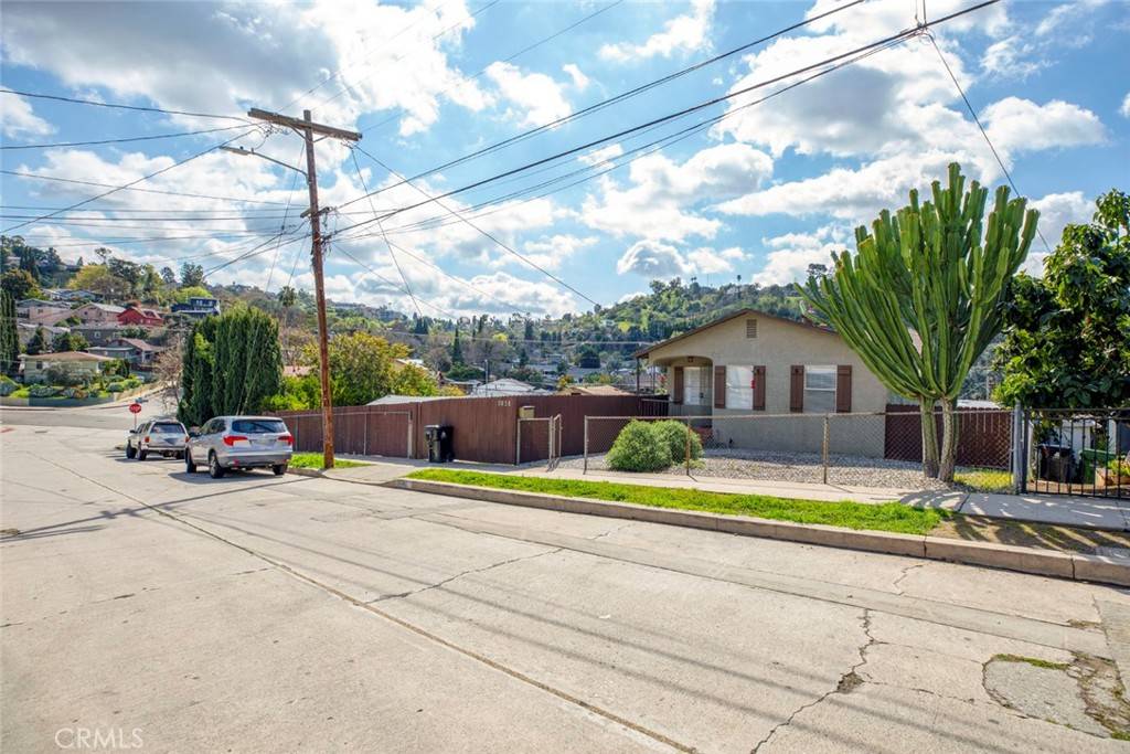 Los Angeles, CA 90065,2038 Wollam ST