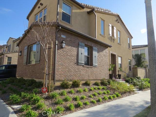 Saugus, CA 91350,27320 Broadleaf LN