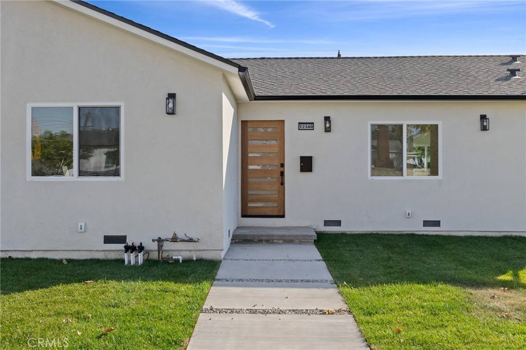 North Hollywood, CA 91605,12340 Lull ST