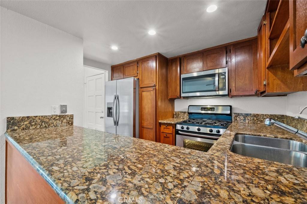 Agoura Hills, CA 91301,5291 Colodny DR #13