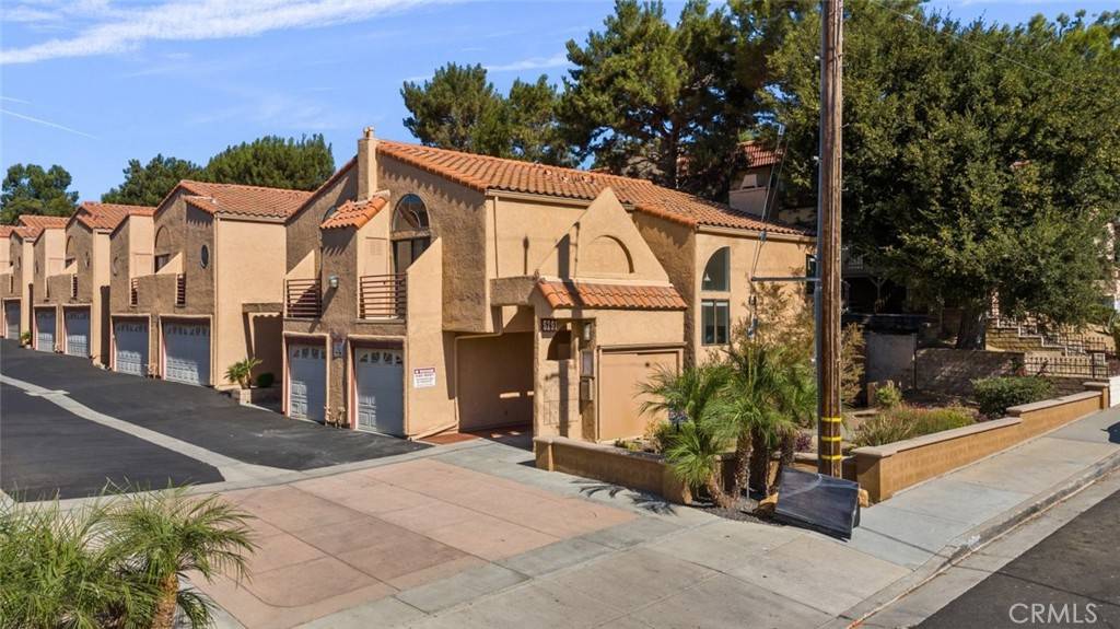 Agoura Hills, CA 91301,5291 Colodny DR #13