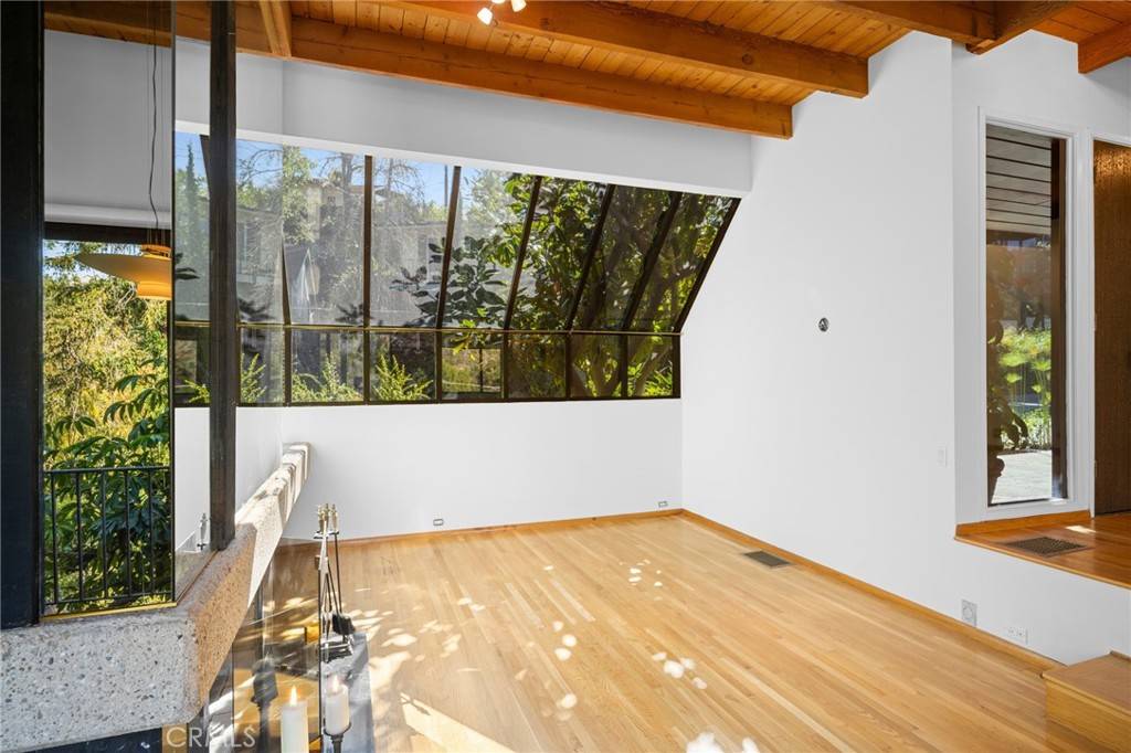 Glendale, CA 91206,3275 Buckingham RD