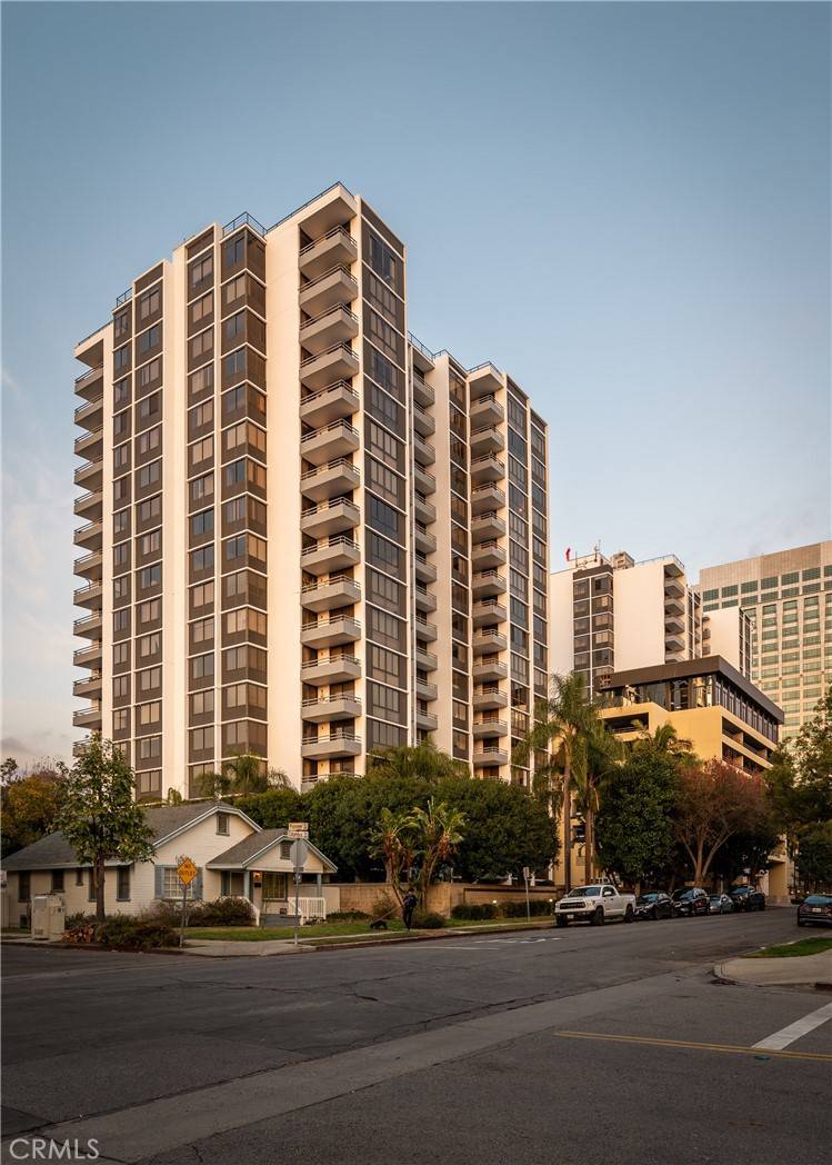 Glendale, CA 91203,345 Pioneer DR #1705
