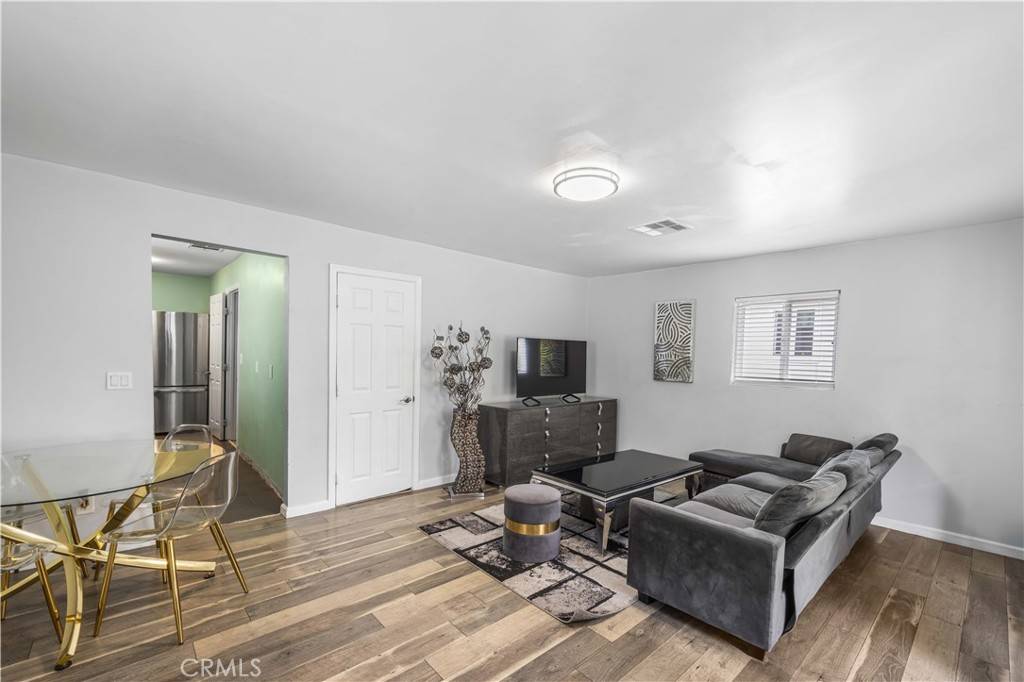 Tujunga, CA 91042,10106 Gish AVE