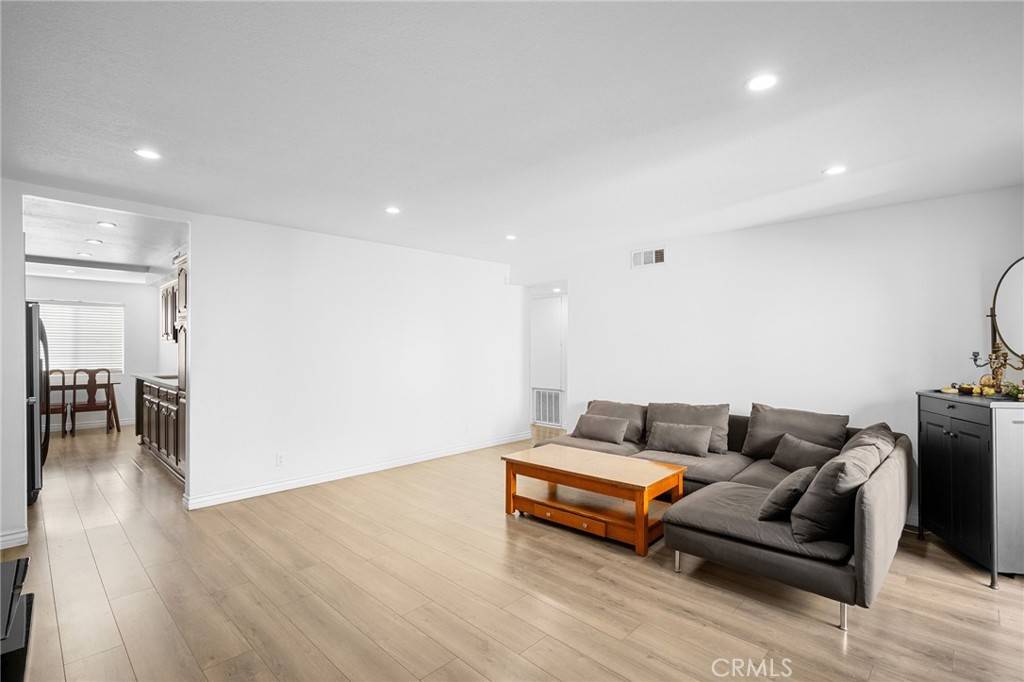 Sylmar, CA 91342,13825 Beaver ST #35